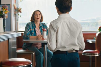 Poor Boy Pays for Elderly Couple’s Meal, Next Day a Millionaire Shows Up at His Door. On a bright, bustling day at a local diner, golden sunlight