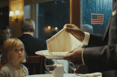 Millionaire CEO was dining at a restaurant until a little girl wrote on his napkin – he cried